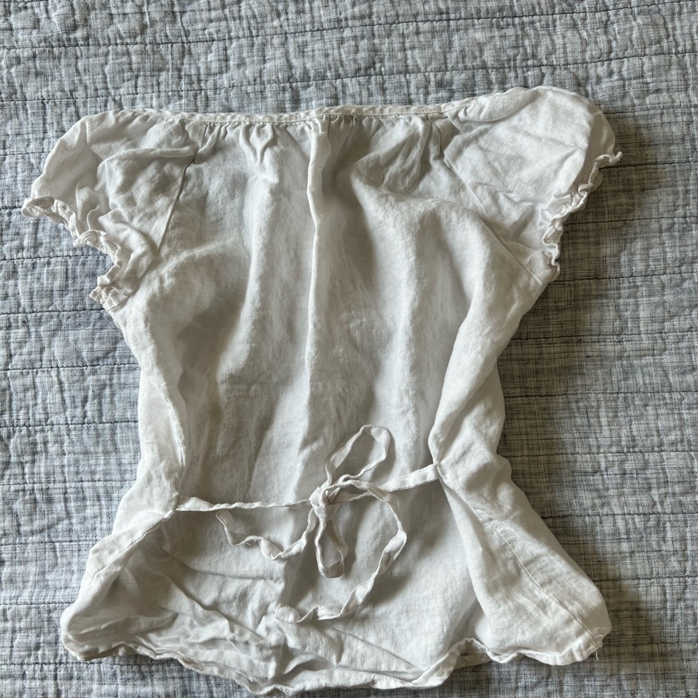 Brandy Melville White Ruffled Cap Sleeve Blouse - Picture 4 of 10